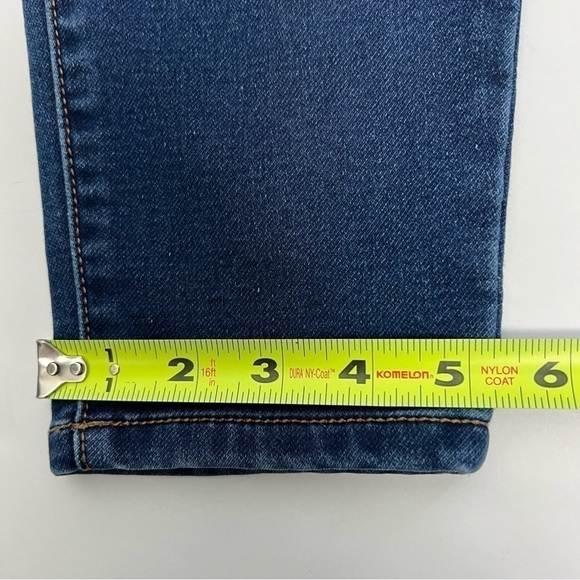 MAURICES Women’s Blue Jeans Sz Medium (9/11) Distressed Mid-Rise Medium Wash - Picture 12 of 12